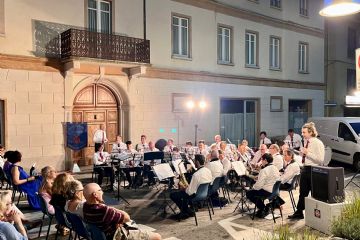 Come diceva il grande compositore Giuseppe Verdi:<br>"La musica è una necessità della vita, un bisogno dell'anima."<br>E quando pensiamo al valore profondo del suonare insieme in una banda, torna alla mente anche una bellissima riflessione del maestro Claudio Abbado:<br>"La musica è come la vita: si può fare in un solo modo, insieme. E la banda è la metafora perfetta di una comunità che funziona: ognuno col proprio strumento, coi propri tempi, ma tutti coordinati per creare un'unica, grande armonia."<br><br>
