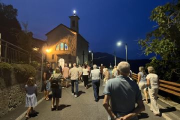 A Sovazza per Ferragosto come da tradizione la processione con le fiaccole verdi, organizzata e gestita dal gruppo Alpini del posto.