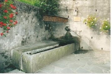 Famosa fonte"Chi beve a questa fonte ritorna a Coiomonte"