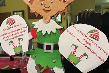 A tavola per dire grazie a chi tutti giorni traina la macchina del Comune per garantire i servizi alla cittadinanza: una grande squadra coesa e solida! A tutti gli auguri di feste serene oltre al grazie agli autori del lauto e curato pranzo: 21-12-2025