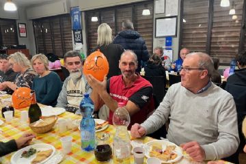 Benvenuto nel club delle tre "C": compleanno-cinquanta-congratulazioni a Luigi Lilla, il nostro operaio nel giorno del suo cinquantesimo, 07-11-2025