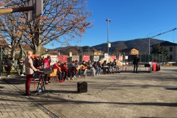 "Perchè ogni donna merita rispetto e libertà, non paura. <br>Chi ama non ferisce."<br>"La violenza non è amore."<br>Scuola Secondaria, il 25 novembre 2025<br>