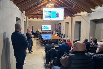 In data 18-02-2026, alle ore 18, in aula consiliare, la Società E-muoviti con Andrea Netti, ha presentato il progetto innovativo che unisce energia green e connettività: un nuovo modello di CER per rendere Armeno "Smart".<br>L'incontro è stato l'occasione per confrontarsi e sciogliere alcuni dubbi sulla tematica, anche se i cittadini presenti fossero numericamente limitati.