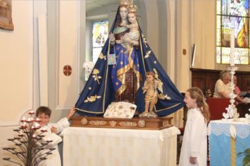 In una domenica altamente assolata, è stata celebrata la "Mamma di tutti" che accoglie sotto il suo mantello ciascuno di noi.