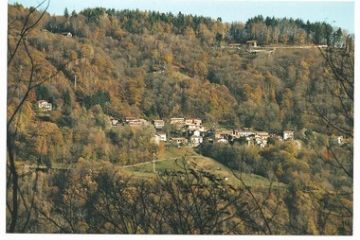 Lungo la strada per il Mottarone a circa m.678 s.l.m. sorge la Borgata Cheggino. Nella borgata alcune case antiche testimoniano ascendenze tipicamente Medioevali nella loro costruzione e tipologia.